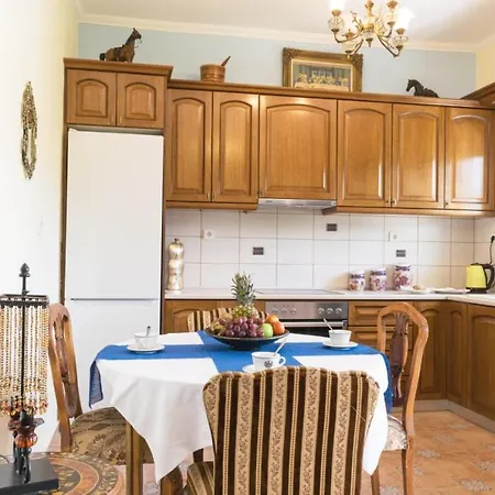 Zisis Villa, Apladiana Mylopotamou