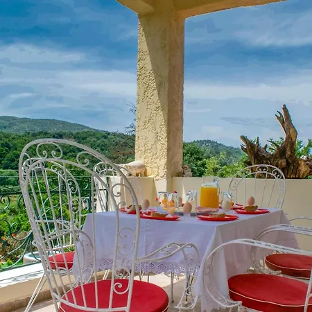 Zisis Villa, Apladiana Mylopotamou *